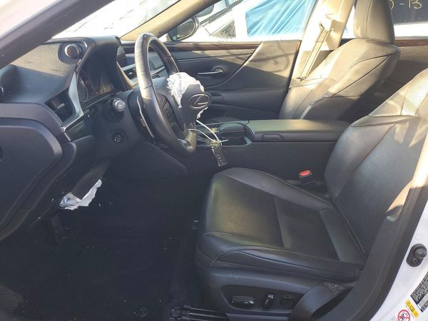 2019 LEXUS ES 350 — DENT