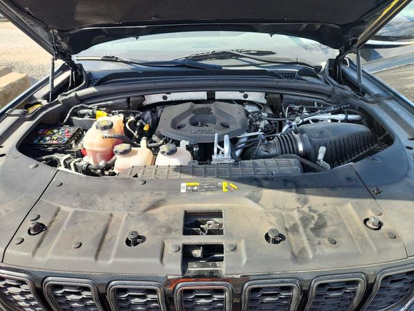 2022 JEEP CHEROKEE Limited 4XE — Engine bay