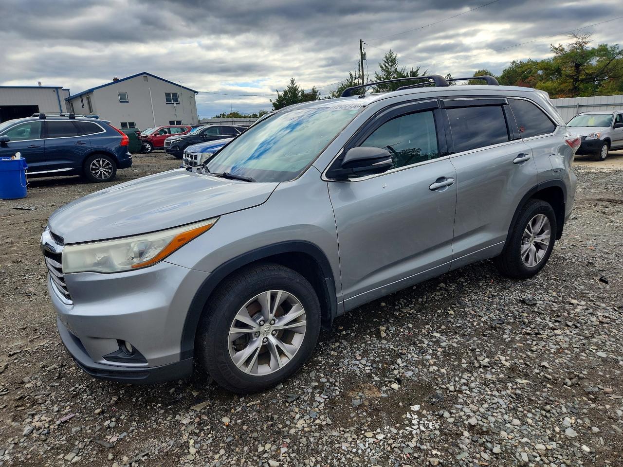 2015 TOYOTA HIGHLANDER Base/Hybrid — Front 3/4