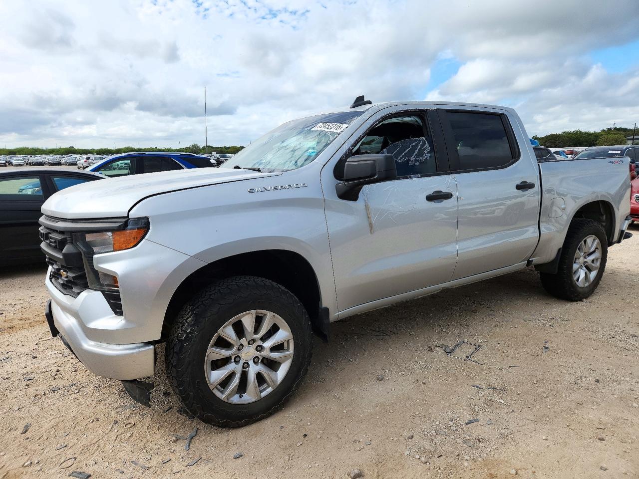 2022 CHEVROLET SILVERADO Custom — Front 3/4