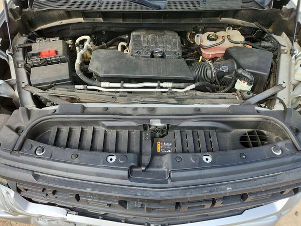 2022 CHEVROLET SILVERADO Custom — Engine bay