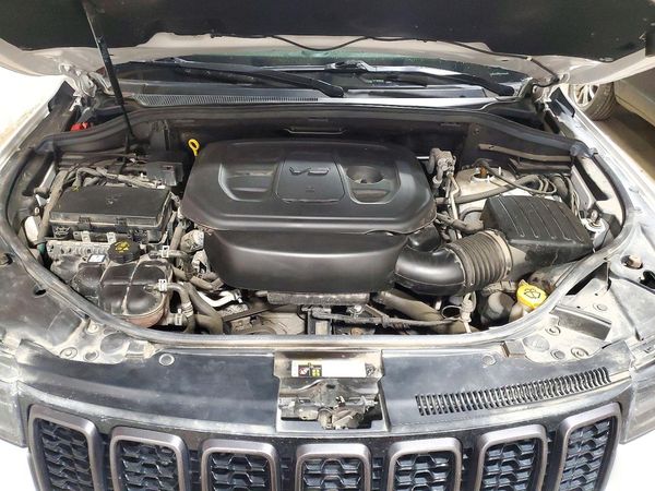 2019 JEEP GRAND CHEROKEE — Engine bay