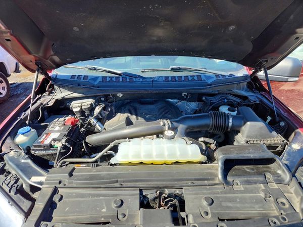 2019 FORD F150 — Engine bay
