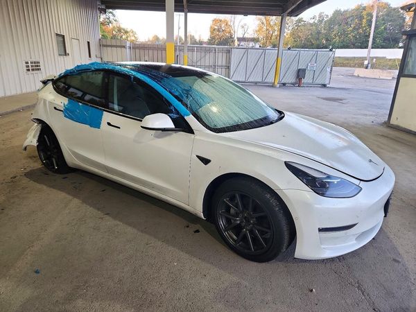 2022 TESLA MODEL 3 — Passenger 3/4