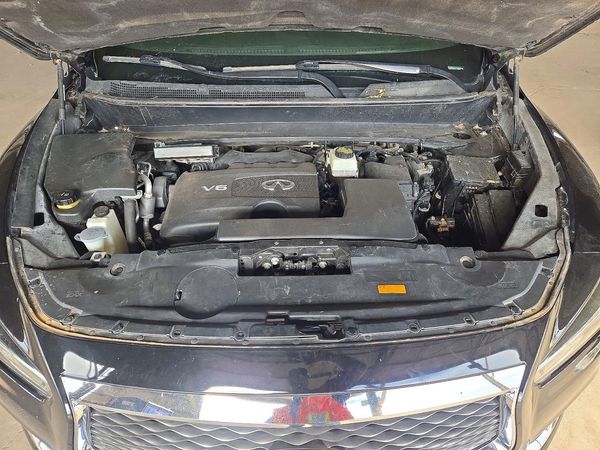 2017 INFINITI QX60 — Engine bay