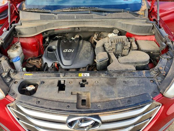 2016 HYUNDAI SANTA FE Base — Engine bay