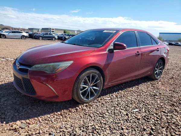 2015 TOYOTA CAMRY — Front 3/4