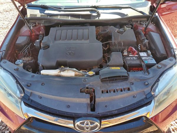 2015 TOYOTA CAMRY — Engine bay