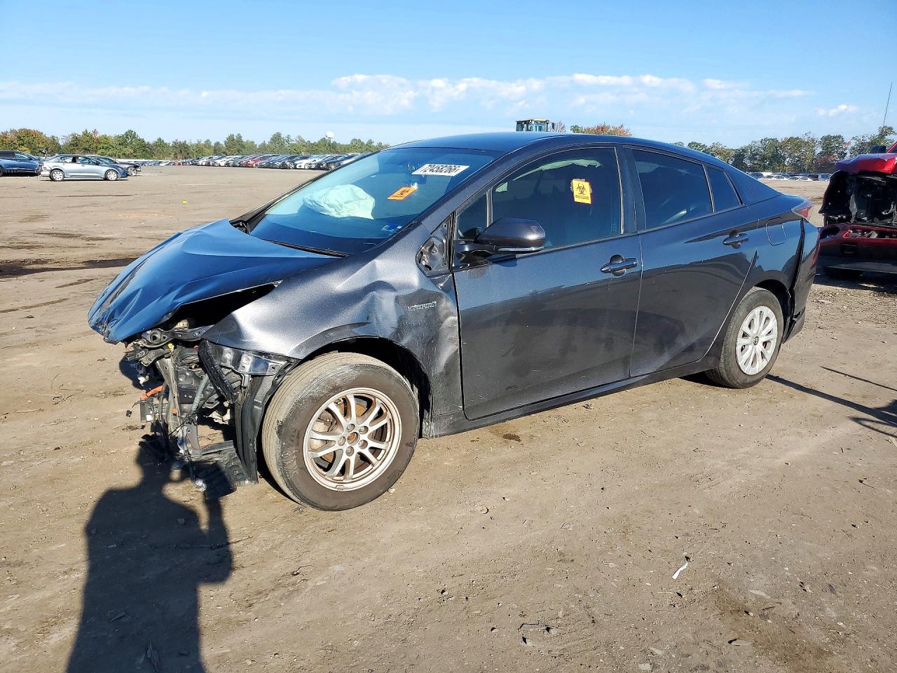 2016 TOYOTA PRIUS — Front 3/4