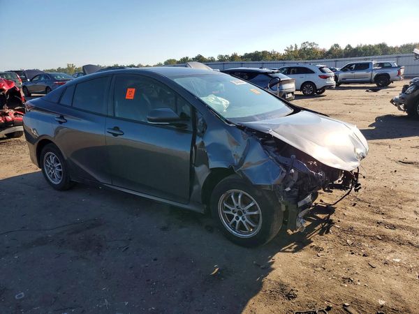 2016 TOYOTA PRIUS — Passenger 3/4