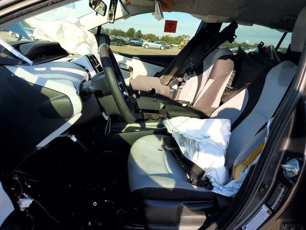 2016 TOYOTA PRIUS — DENT