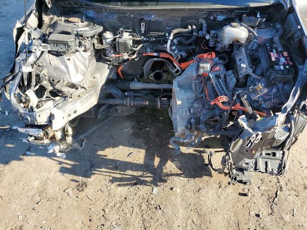 2016 TOYOTA PRIUS — Engine bay