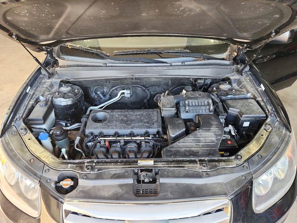 2012 HYUNDAI SANTA FE GL(Middle-low ) — Engine bay