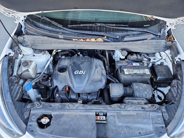 2015 HYUNDAI TUCSON GLS (Middle) — Engine bay