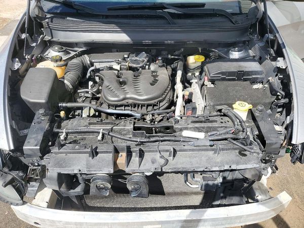 2014 JEEP CHEROKEE Limited — Engine bay
