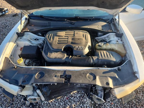 2012 DODGE CHARGER SXT — Engine bay