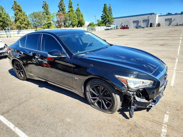 2015 INFINITI Q50 — Passenger 3/4