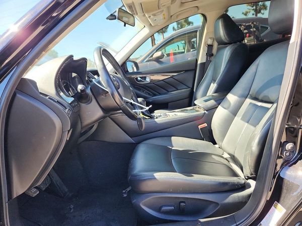 2015 INFINITI Q50 — DENT