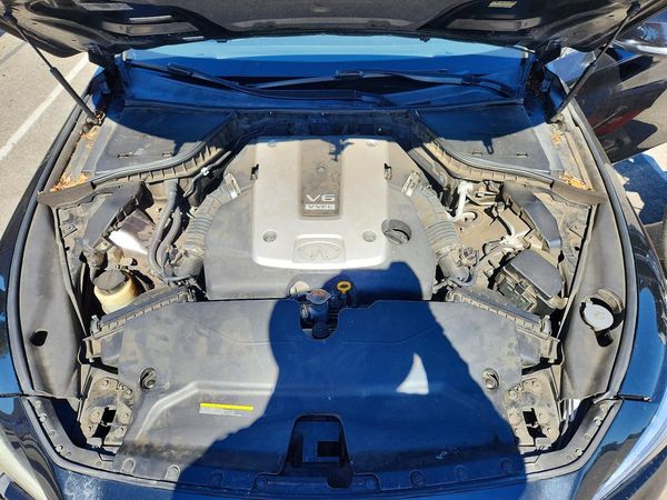 2015 INFINITI Q50 — Engine bay