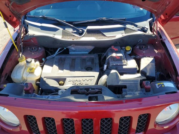 2016 JEEP PATRIOT Sport — Engine bay