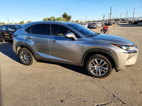 2016 LEXUS NX 300h Luxury — Passenger 3/4