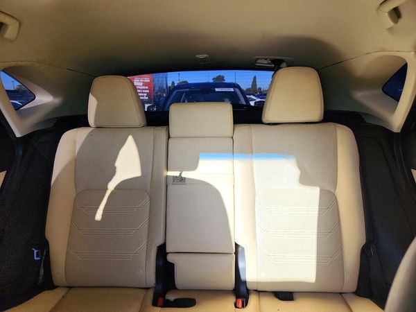 2016 LEXUS NX 300h Luxury — SUVN