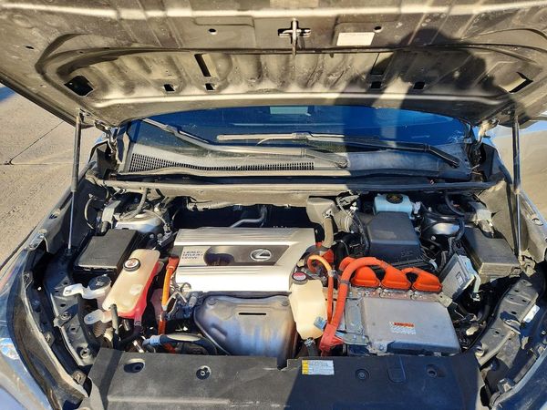 2016 LEXUS NX 300h Luxury — Engine bay