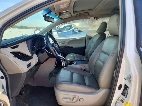2015 TOYOTA SIENNA — DENT
