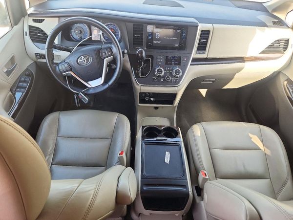 2015 TOYOTA SIENNA — CKPT