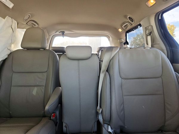 2015 TOYOTA SIENNA — SUVN