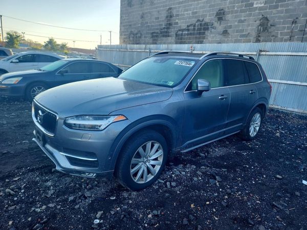 2017 VOLVO XC90 Momentum — Front 3/4