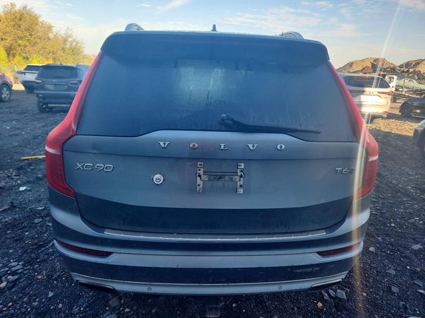 2017 VOLVO XC90 Momentum — DIRR