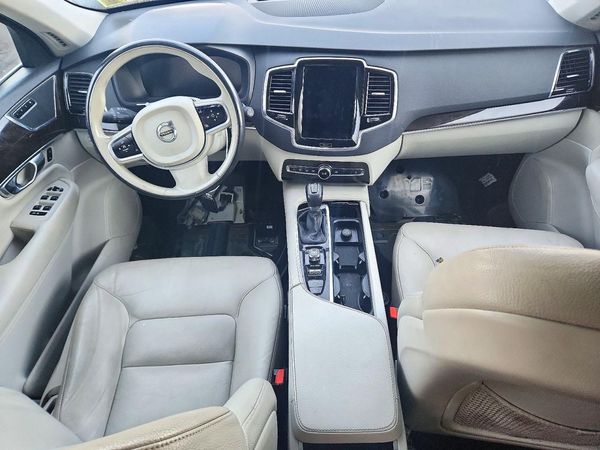 2017 VOLVO XC90 Momentum — CKPT