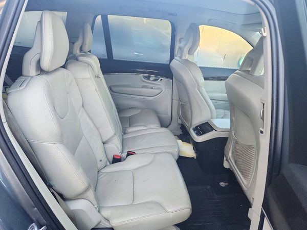 2017 VOLVO XC90 Momentum — PSRS