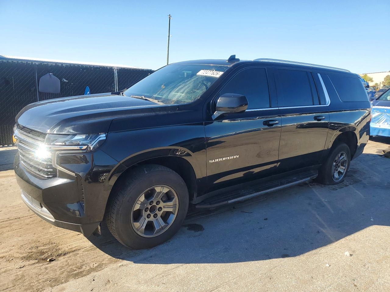 2021 CHEVROLET SUBURBAN LT — Front 3/4