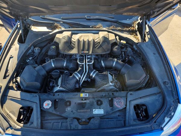 2016 BMW M5 — Engine bay