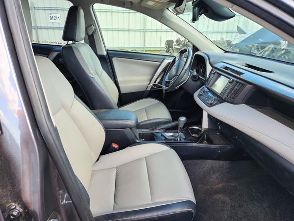 2018 TOYOTA RAV4 Ltd — DENT