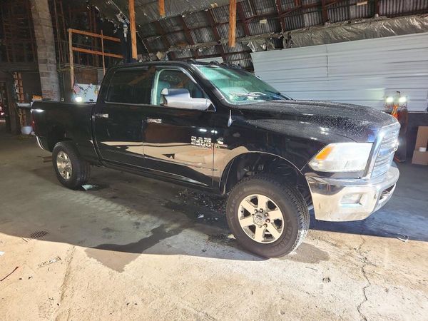 2013 RAM 2500 SLT — Passenger 3/4