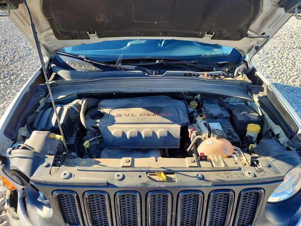 2017 JEEP RENEGADE Sport — Engine bay