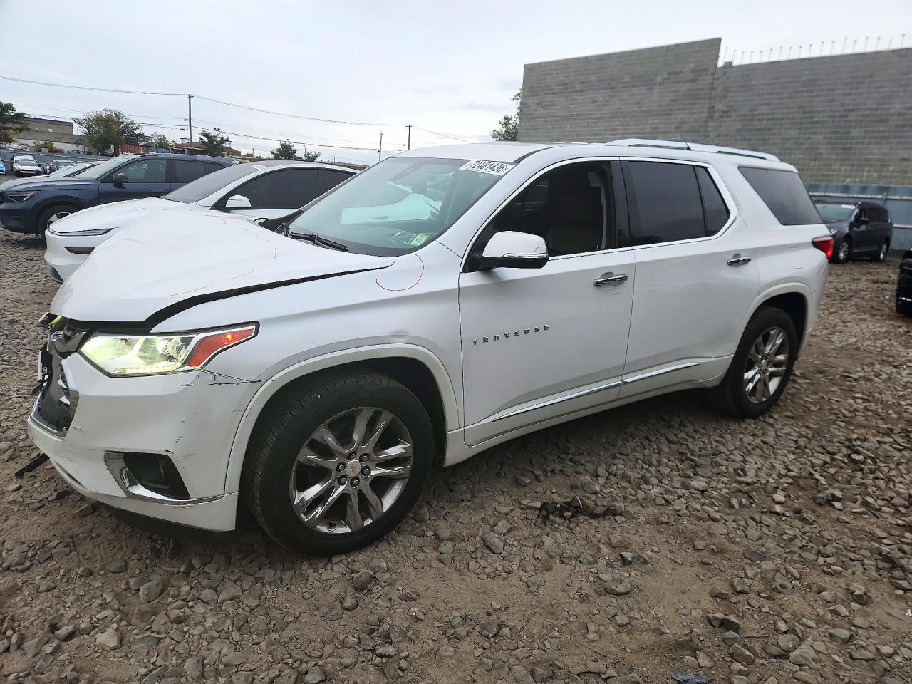 2019 CHEVROLET TRAVERSE High Country / RS — Front 3/4