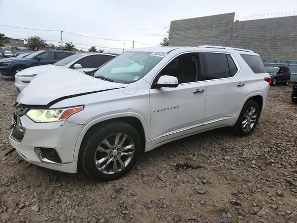 2019 CHEVROLET TRAVERSE High Country / RS — Front 3/4