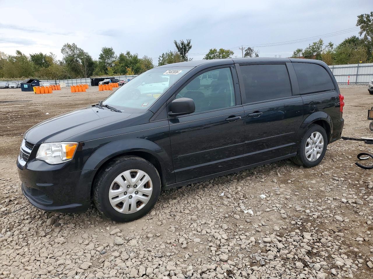 2015 DODGE GRAND CARAVAN SE — Front 3/4