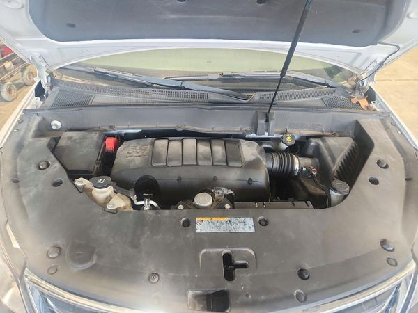 2016 CHEVROLET TRAVERSE 1LT — Engine bay