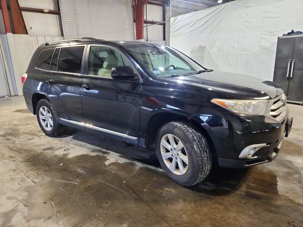 2012 TOYOTA HIGHLANDER Base/Hybrid — Passenger 3/4