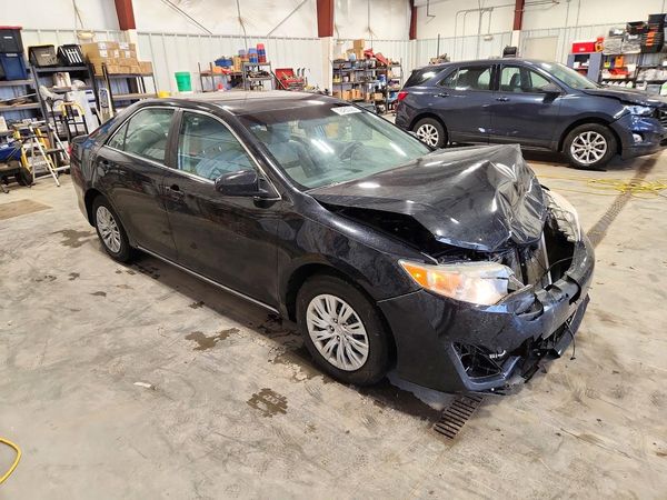 2013 TOYOTA CAMRY — Passenger 3/4