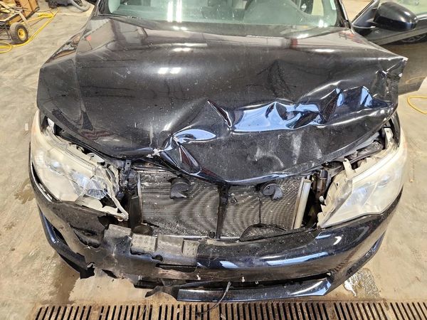 2013 TOYOTA CAMRY — Engine bay