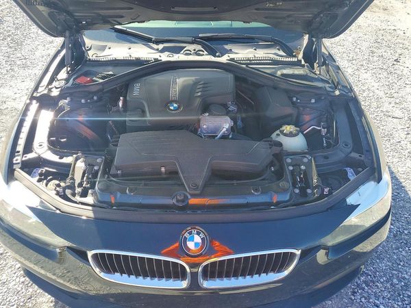 2016 BMW 320 SA — Engine bay