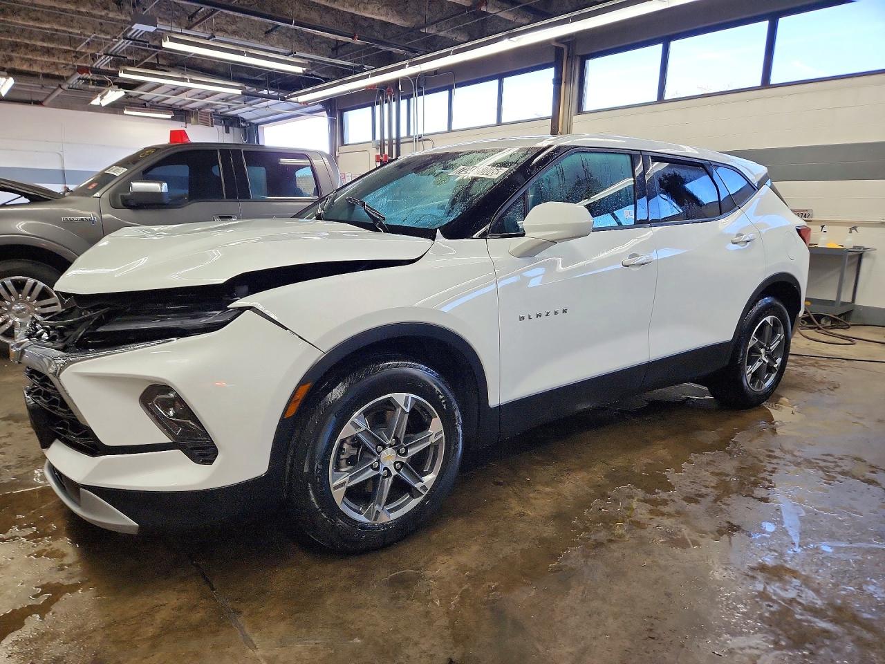 2025 CHEVROLET BLAZER 2LT — Front 3/4