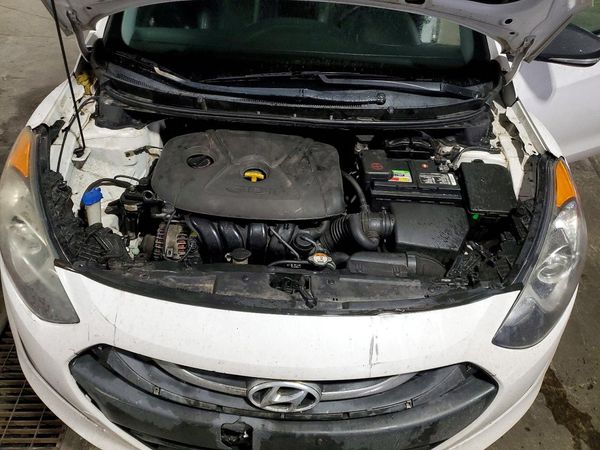 2014 HYUNDAI ELANTRA STD, Style, Tech — Engine bay