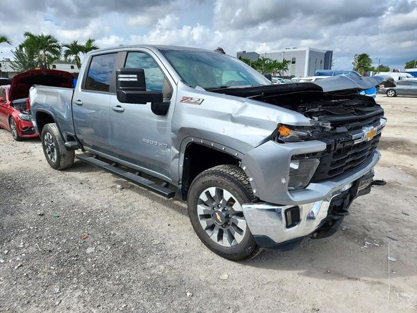 2025 CHEVROLET SILVERADO — Passenger 3/4